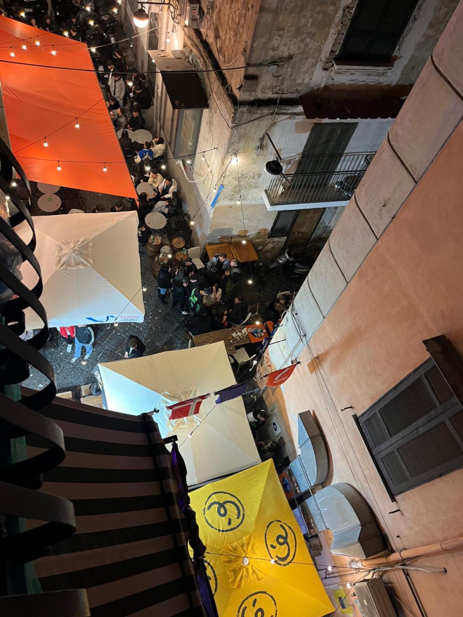 Appartamento Regina House Napoli Esterno foto