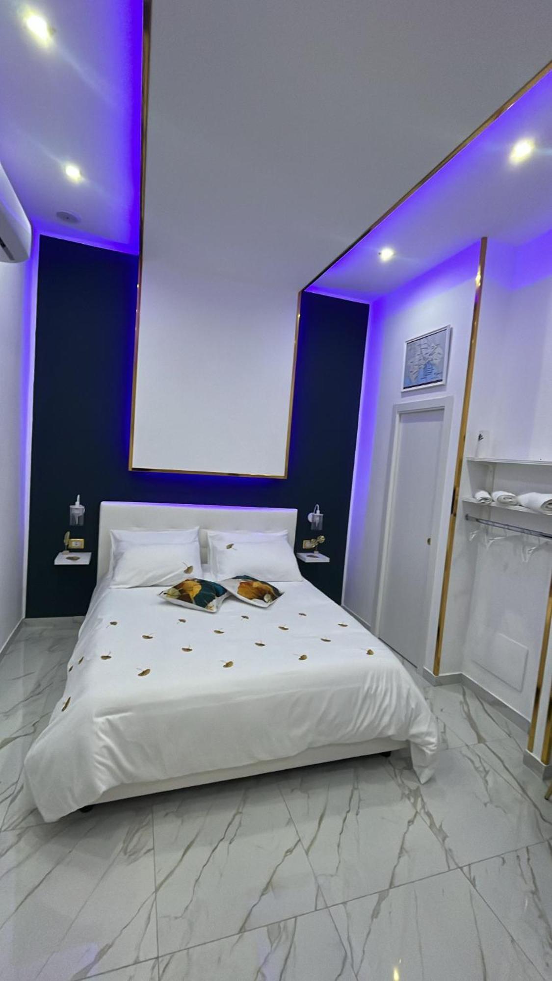 Appartamento Regina House Napoli Esterno foto