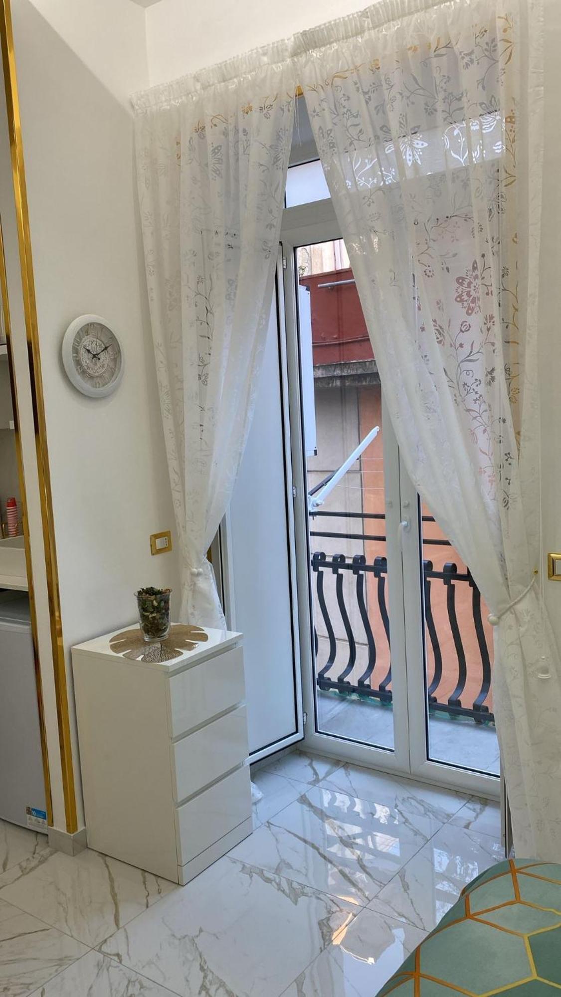 Appartamento Regina House Napoli Esterno foto