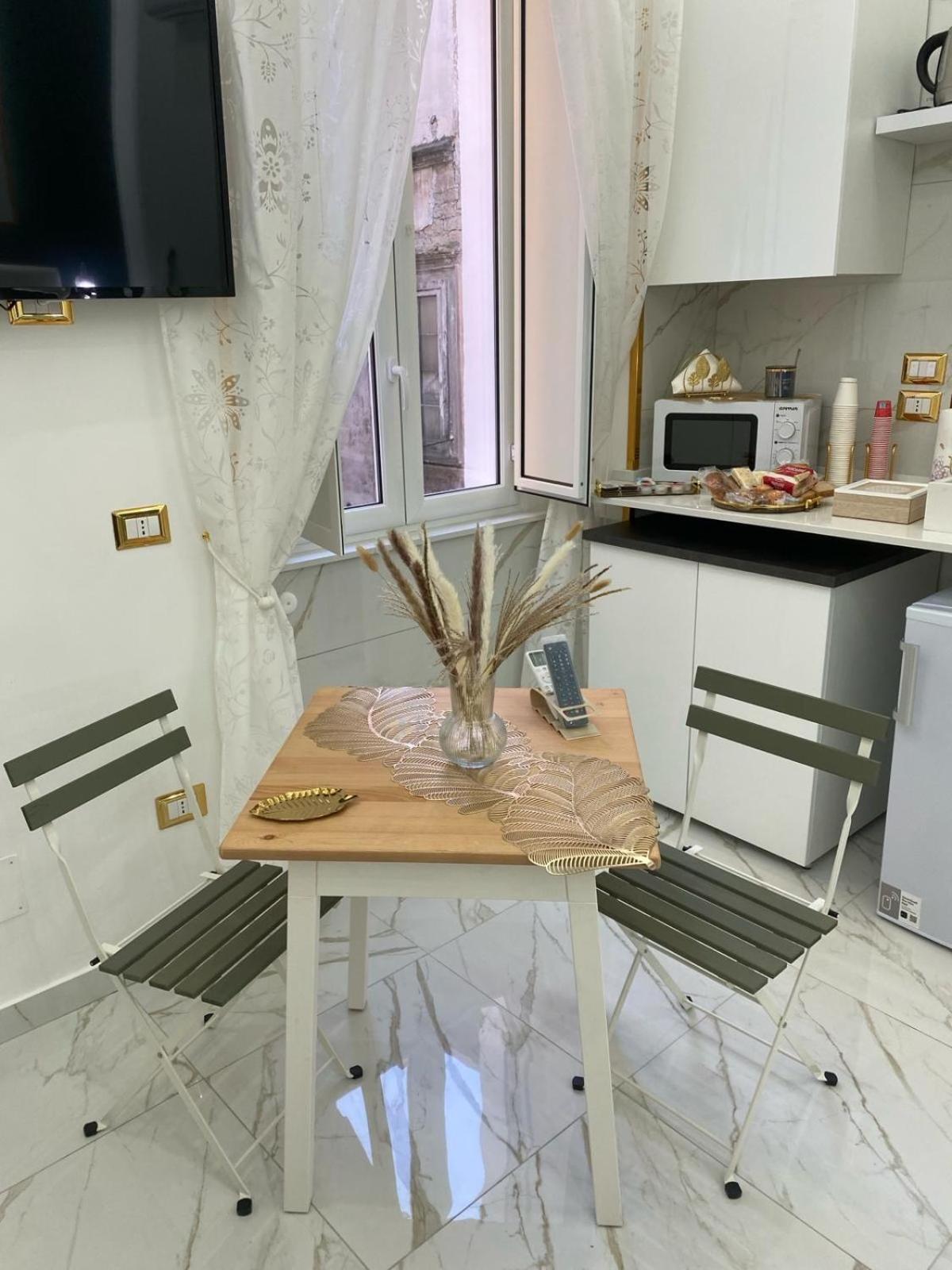 Appartamento Regina House Napoli Esterno foto