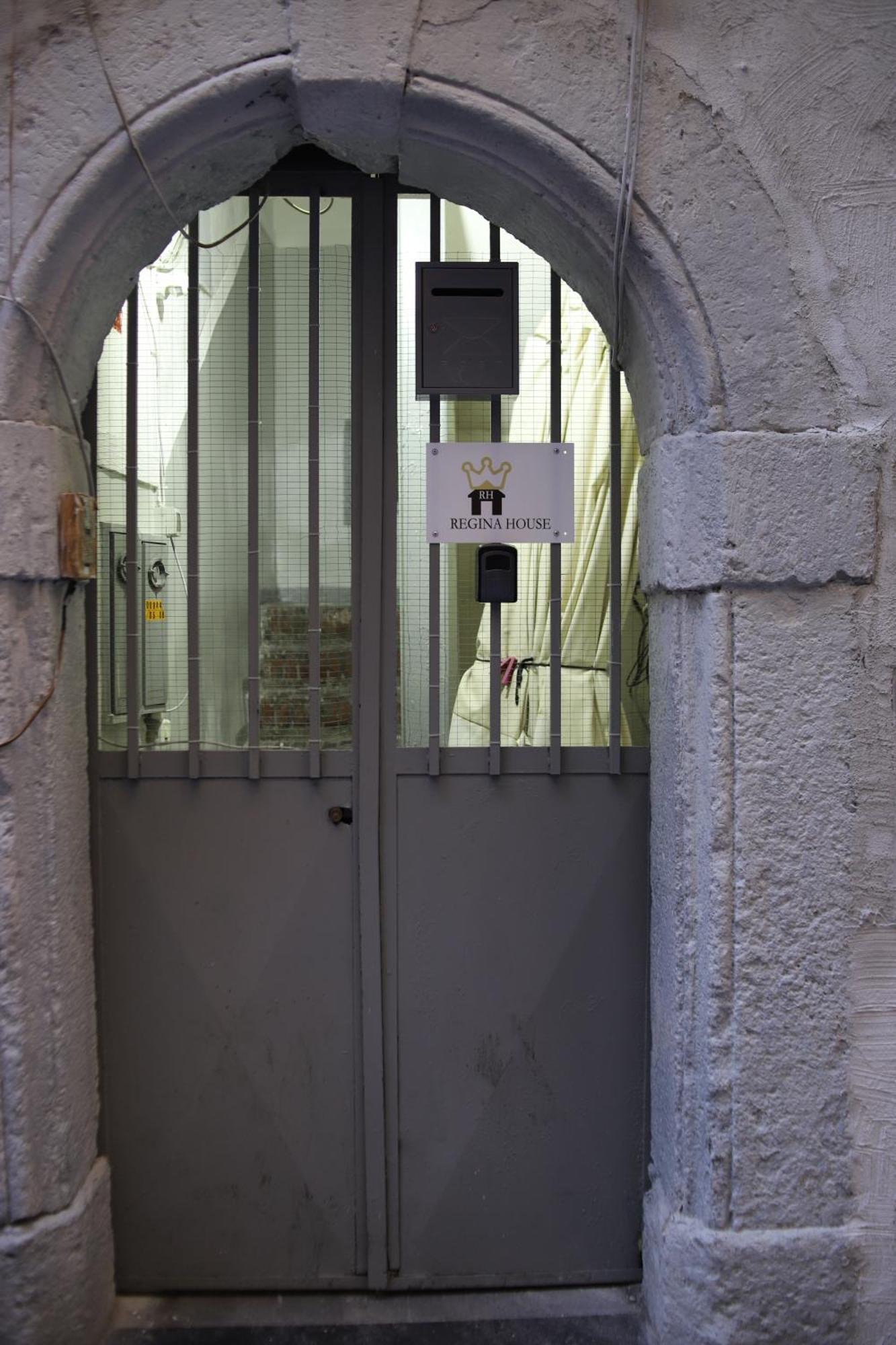 Appartamento Regina House Napoli Esterno foto