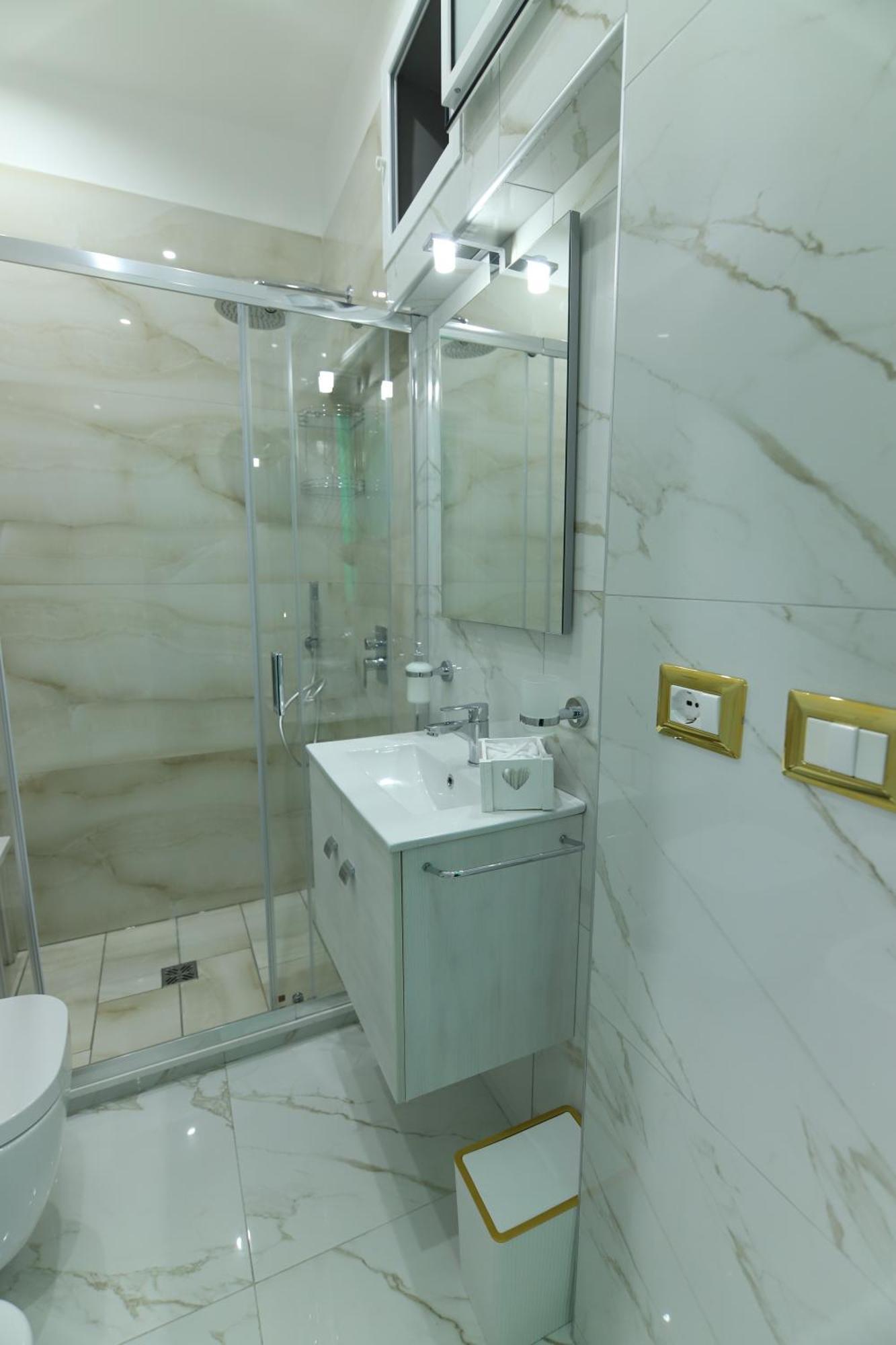 Appartamento Regina House Napoli Esterno foto